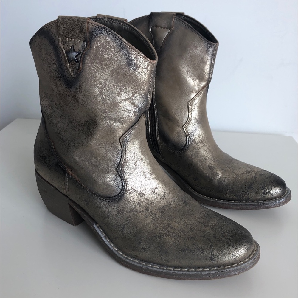 Graceland metallic booties